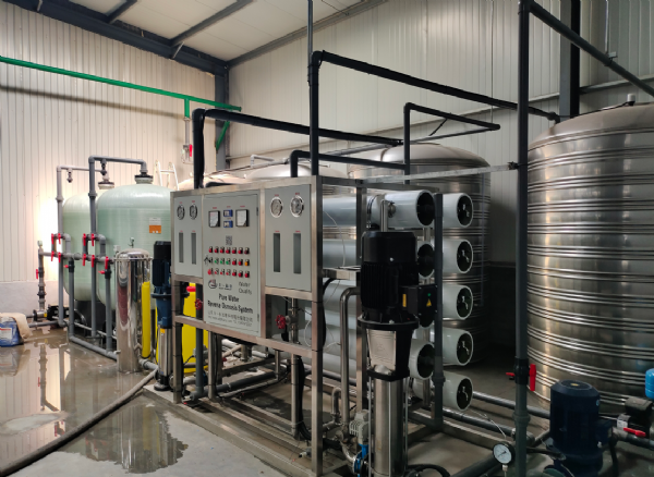 山東金屬8T雙級(jí)反滲透+變頻設(shè)備安裝調(diào)試完成